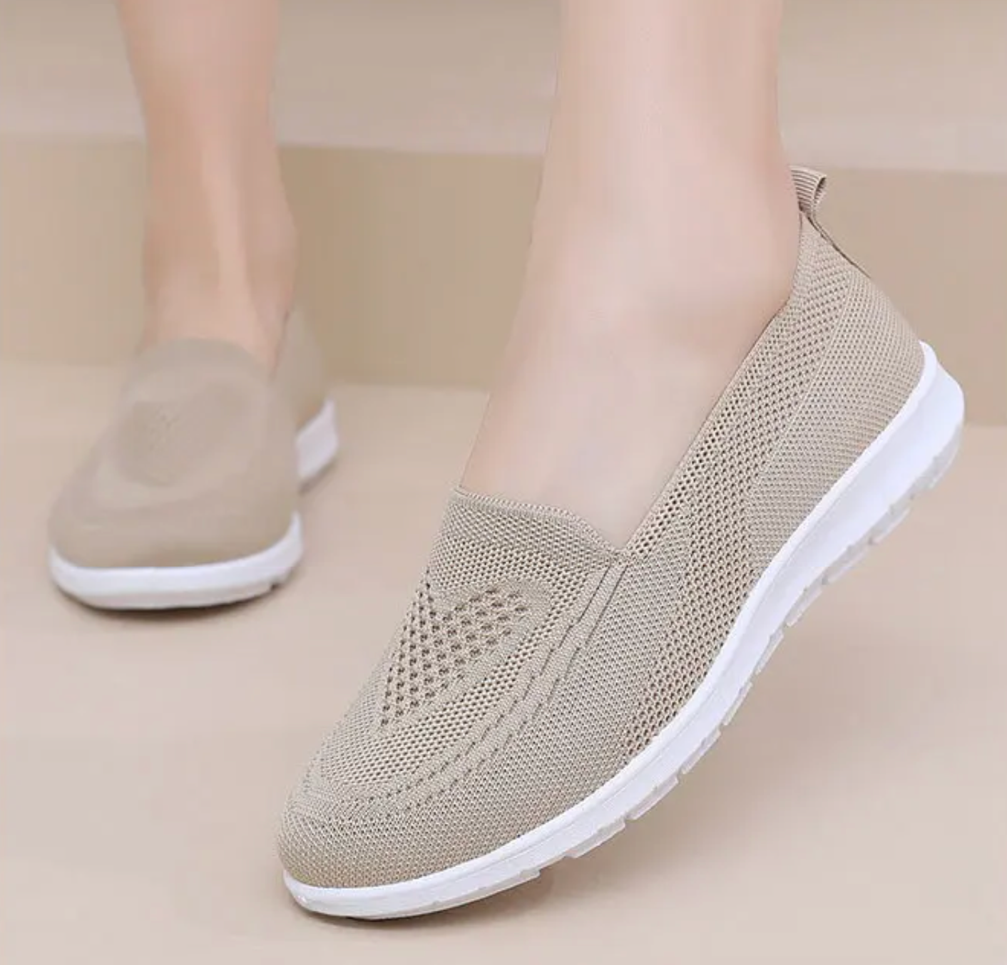 Zapatos cómodos femeninos con suela amortiguante y piel elástica