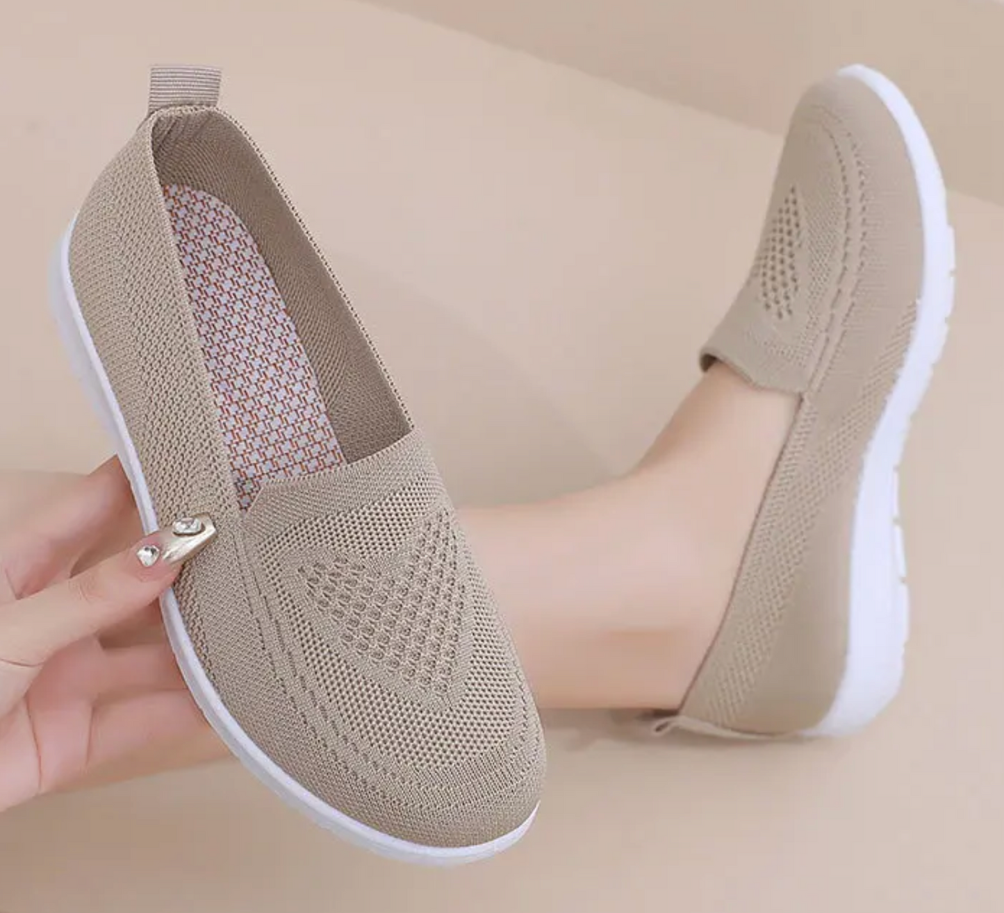 Zapatos cómodos femeninos con suela amortiguante y piel elástica